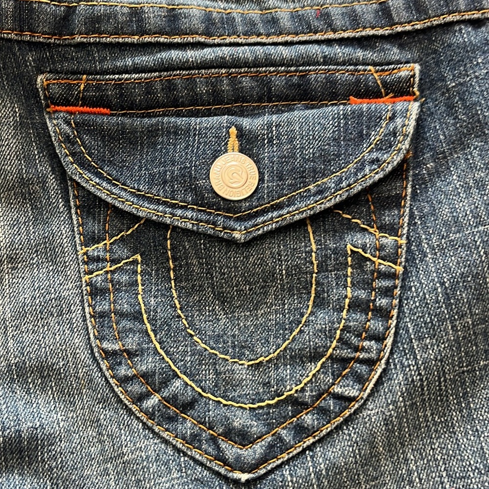 True Religion Jeans Becky Cut Off Hem Frayed/Small Hole Distressed Size 32 - Picture 12 of 16